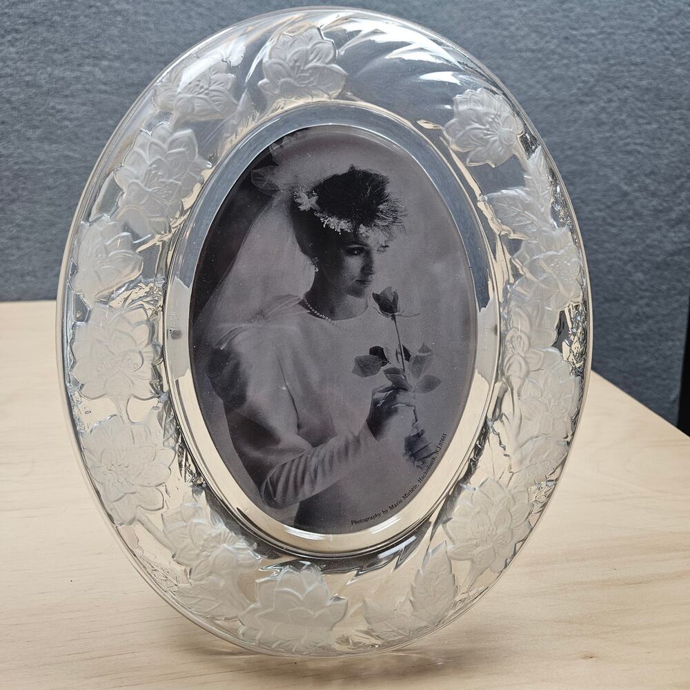 VTG Heavy Crystal Clear Signatures Chrysanthemum Frosted Picture Frame Photo 5x7